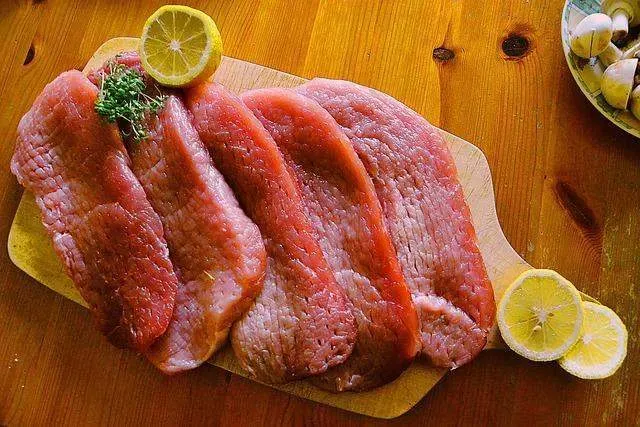 Viandes rouges vs viandes blanches : quelles différences nutritionnelles ?