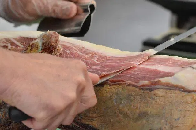 Charcuterie artisanale vs industrielle : comment faire la différence ?
